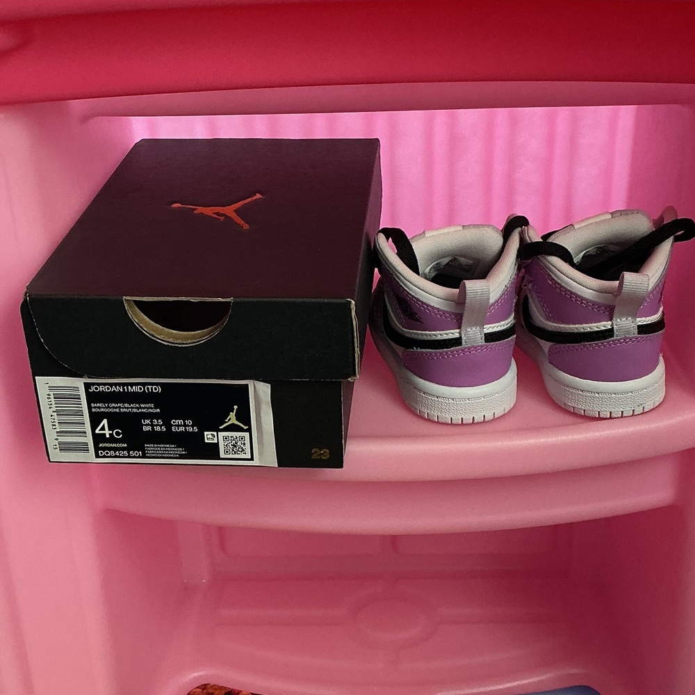 Jordan Mid 1, Baby/Toddler size 4c